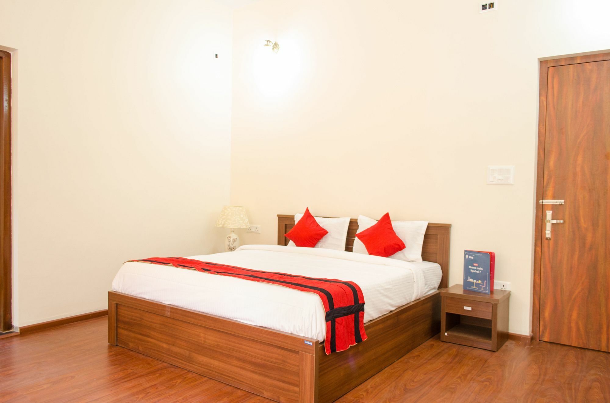 Oyo 7187 Earth Aromaa Hotel Колката Екстериор снимка