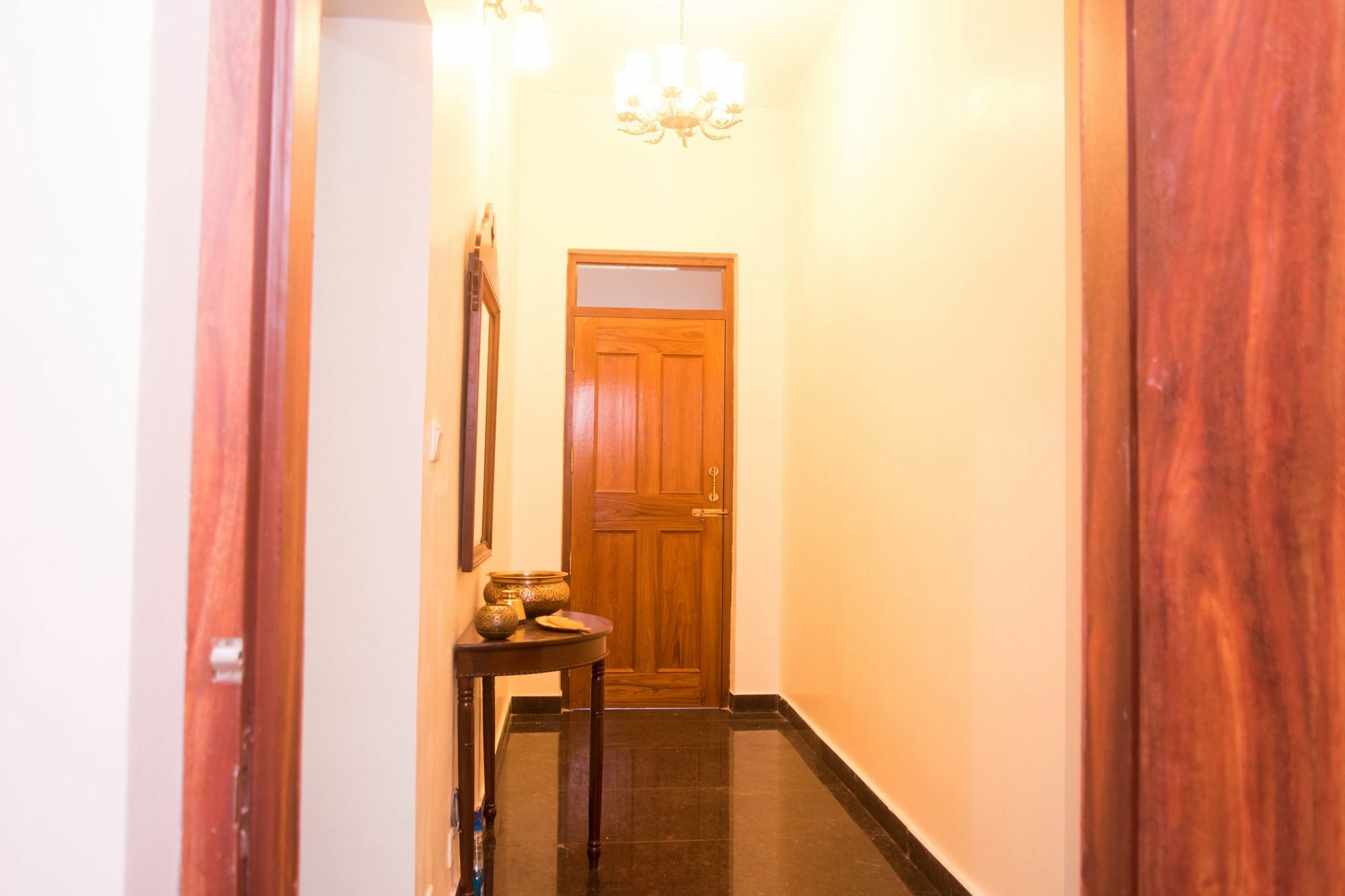 Oyo 7187 Earth Aromaa Hotel Колката Екстериор снимка